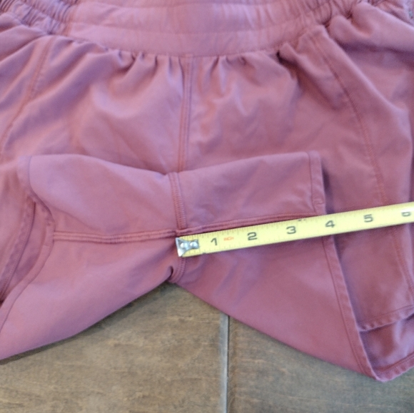 LULULEMON Women's Hotty Hot HR High Rise rose pink 4" Shorts - 6 - Picture 8 of 8